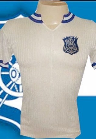 A camisa branca com o escudo fez história, por ter sido o modelo usado no último jogo da final da Taça de Bronze, contra o Santo Amaro.